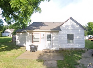 319 Prairie Ave, Maple Hill, KS 66507