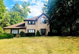 5N461 Hidden Springs Dr, Saint Charles, IL 60175