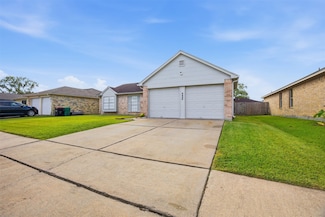 6630 Harpers Dr, Richmond, TX 77469