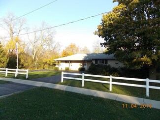 517 Greenleaf St, Park City, IL 60085