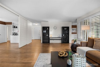 5915 Highway Place Unit 403, Everett, WA 98203