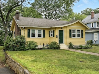 10 Thorndike St, Reading, MA 01867