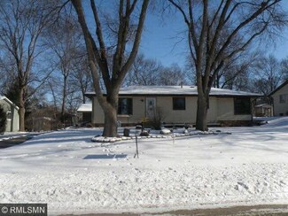 6631 6631 Oakwood St, Rockford, MN 55373