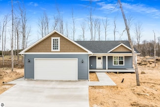 2195 Cottonwood Ave, Grawn, MI 49637