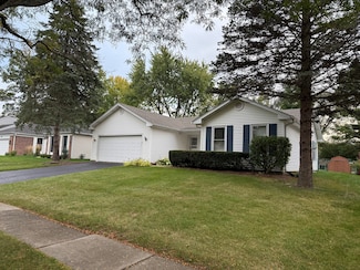 504 Old Hunt Rd, Fox River Grove, IL 60021