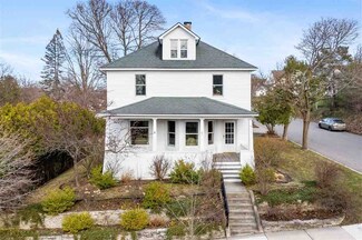 915 Harvey St, Petoskey, MI 49770