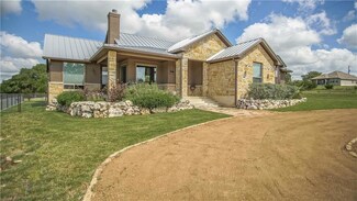 100 Savannah Ct, Blanco, TX 78606