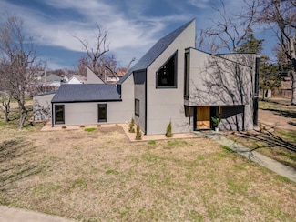 910 E 11th Ave, Winfield, KS 67156