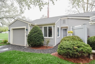 28 Walden Pond Dr, Nashua, NH 03064