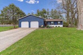 608 N Raymond Ct, Mahomet, IL 61853