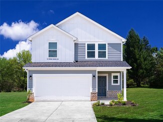 557 Dallington Dr, Wellford, SC 29385