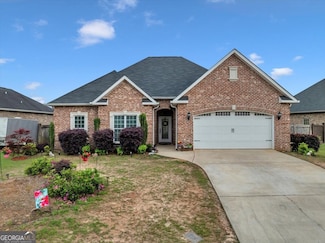 404 Hunts Landing Dr, Kathleen, GA 31047
