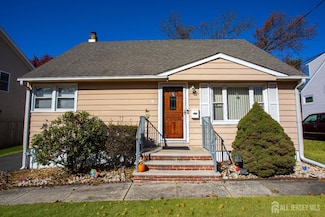 9 Parkway Place, Parlin, NJ 08859