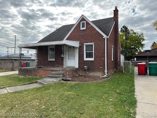 15852 Semrau Ave, Eastpointe, MI 48021