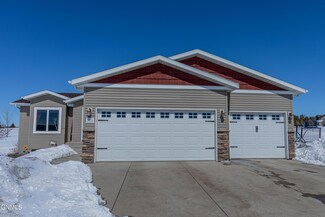 302 90th Ave NE, Bismarck, ND 58503
