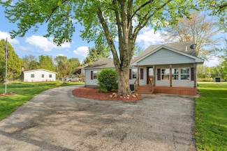 602 W Saint Road 8, Hebron, IN 46341