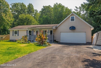 23 New Britain Dr, Gansevoort, NY 12831