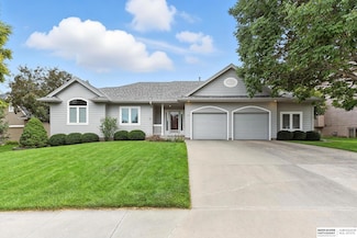 219 Oakmont Dr, Papillion, NE 68133