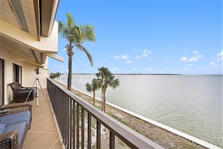 7540 Sunshine Skyway Ln S Unit 220, Saint Petersburg, FL 33711