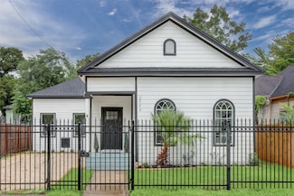 2320 Chestnut St, Houston, TX 77009