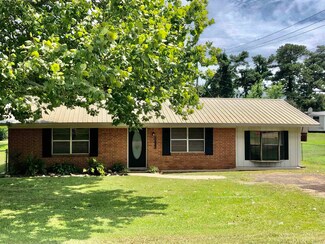 105 6th St, Gillham, AR 71841