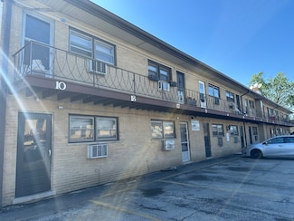 16 King Arthur Ct Unit 16, Northlake, IL 60164