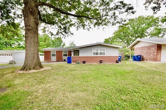 2919 Mid Course Dr, Saint Louis, MO 63125