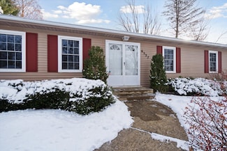 6527 Woodmere Rd, Jackson, MI 49201