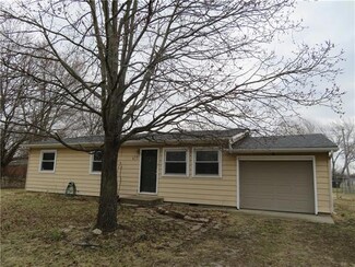 617 N 6th St, Lacygne, KS 66040