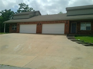 261 Graystone Cir, Centerton, AR 72719