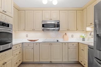 20 Central St Unit 402, Salem, MA 01970