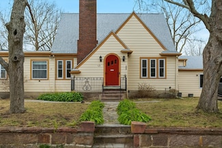 28 Edgeworth St, East Weymouth, MA 02189