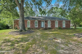75 Fieldcrest Dr, Jackson, TN 38305