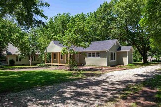 1110 8th St, Wamego, KS 66547