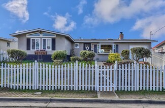 2035 Hacienda St, Seaside, CA 93955