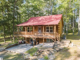 365 Lake Valley Rd NE, Kalkaska, MI 49646