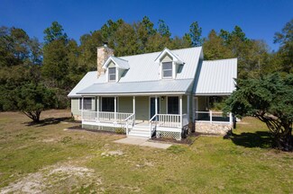 4681 Haybarn Rd, Holt, FL 32564