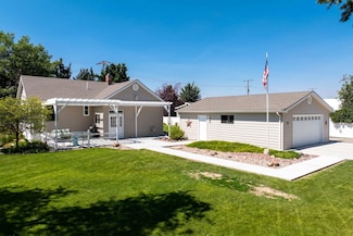 20 1st St SW, Fairfield, MT 59436