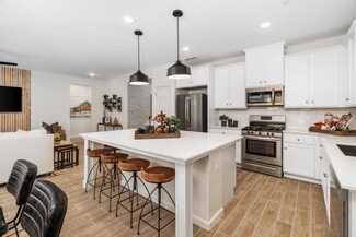1173 Vanguard Way W, Madera, CA 93636