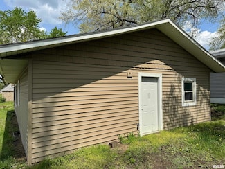 231 Cooper St, Pekin, IL 61554