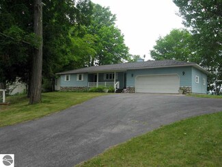 4756 Lake Shore Dr, Grawn, MI 49637
