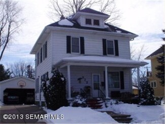 372 372 E 13th St, St. Charles, MN 55972
