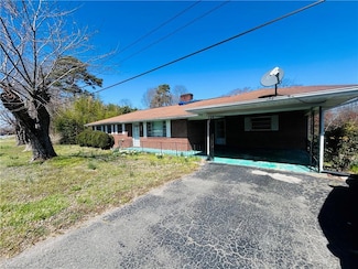 925 S Franklin Rd, Mount Airy, NC 27030