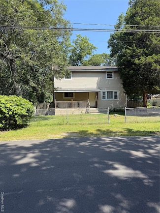 59 Norfleet Ln, Coram, NY 11727