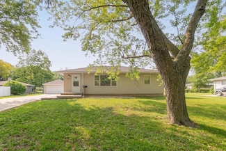 1410 Starbeck Cir, Cedar Falls, IA 50613