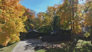 703 Briarcliff Dr, Aurora, OH 44202
