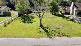 6519 Pinecrest Dr, Hitchcock, TX 77563