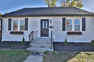 120 E Crestview Dr, Columbia, IL 62236