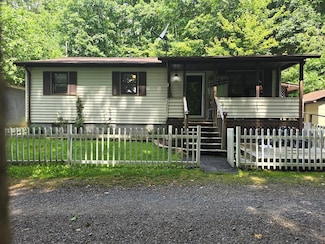 115 White Oak Jct, Mount Hope, WV 25880