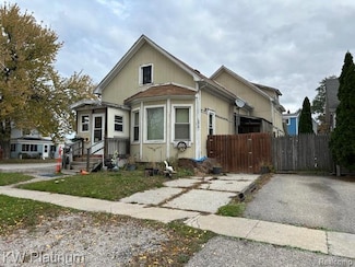 624 12th St, Port Huron, MI 48060